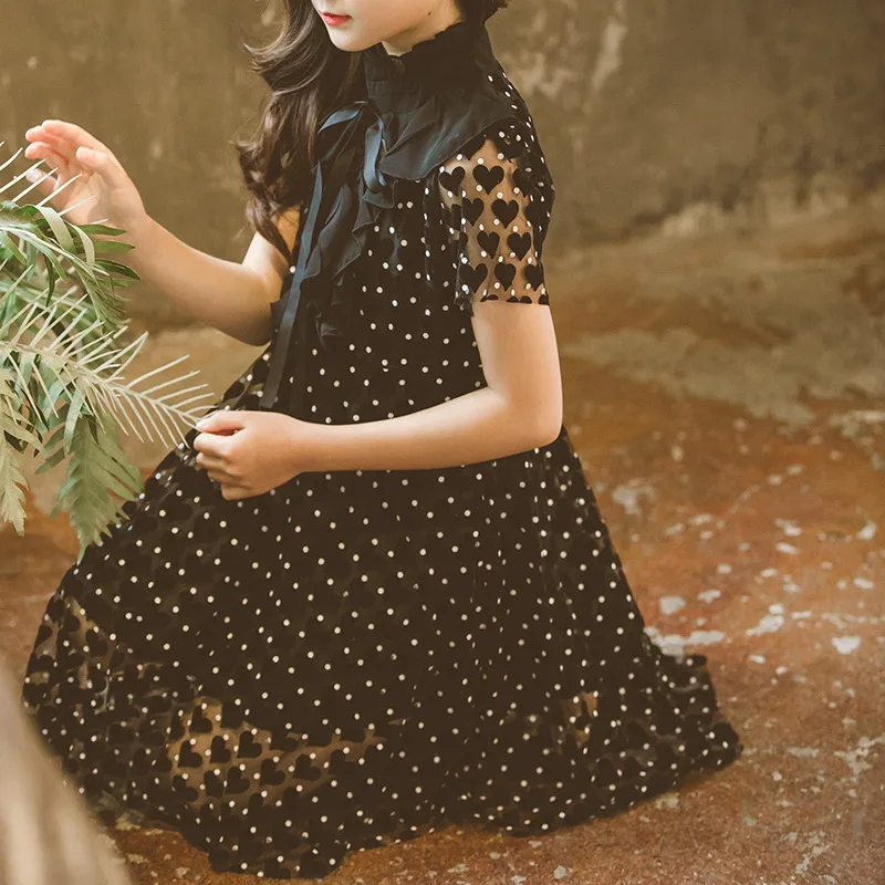 черное платье с сердечками. черное платье с сердечками. платье с сердечками. платье детское черное с красным. красное платье с сердечками.