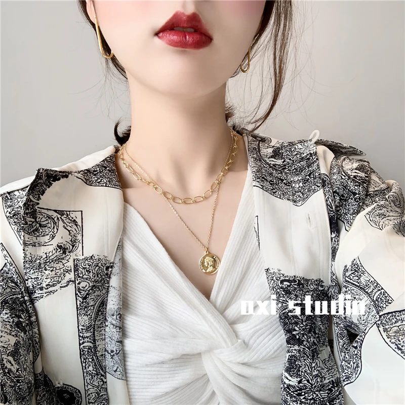 

Minimalist Oval Single Chain Necklace & Queen Elizabeth II Figure Pendant Necklace Golden Chain Chocker Necklace for Women