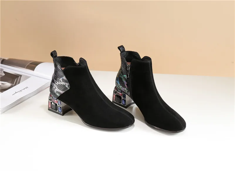 FEDONAS/женские зимние теплые замшевые короткие сапоги классические ботинки «Челси» Ботильоны на молнии женская свадебная обувь со стразами