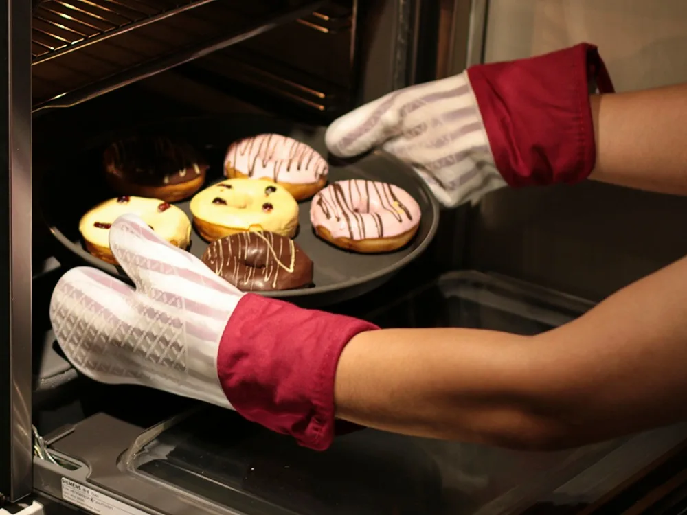 305779_no-logo_305779-4-05-p