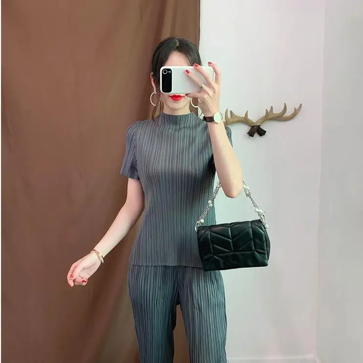 Серый Базовая плиссированная футболка с короткими рукавами Miyake свободная Осенняя рубашка большого размера плиссированная рубашка - Цвет: Серый