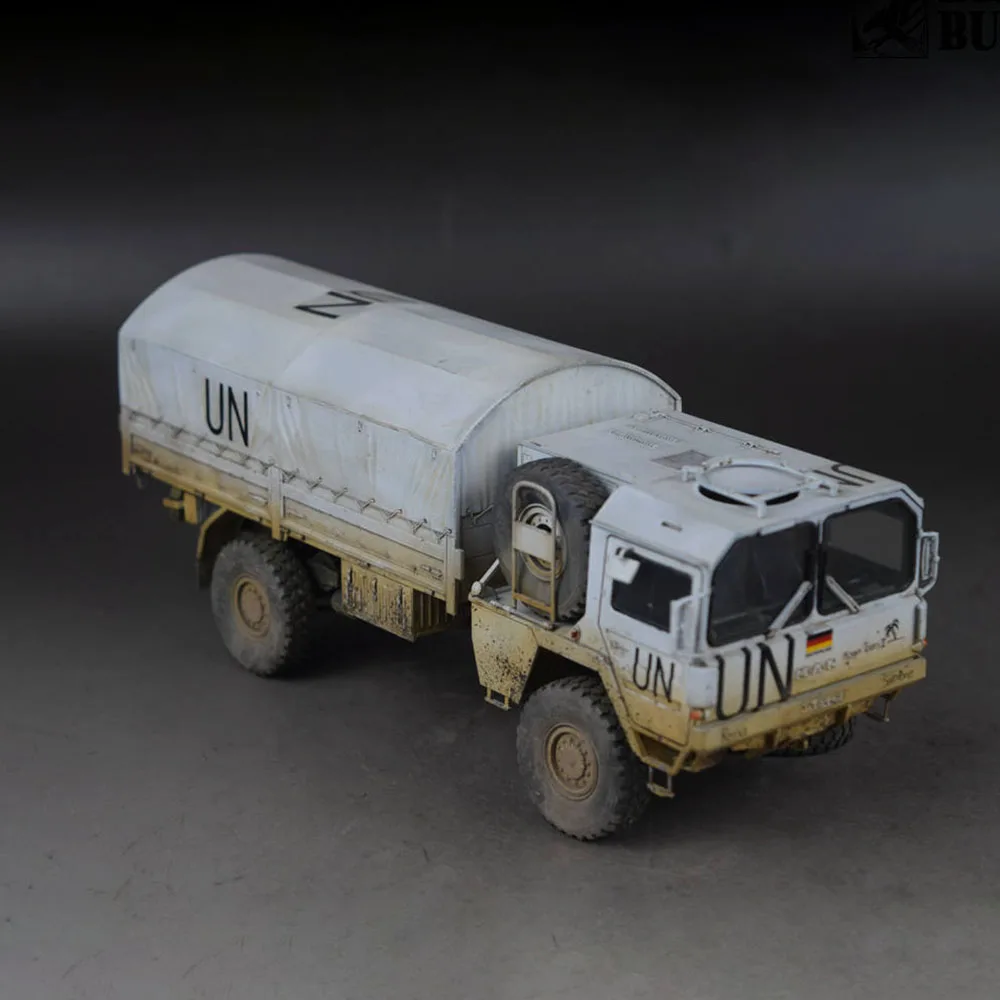 

1/35 Revell 35081 United Nations Medical Rescue Vehicle MAN Off-road Military Truck Model Bulding Toy For Over 14+ Age