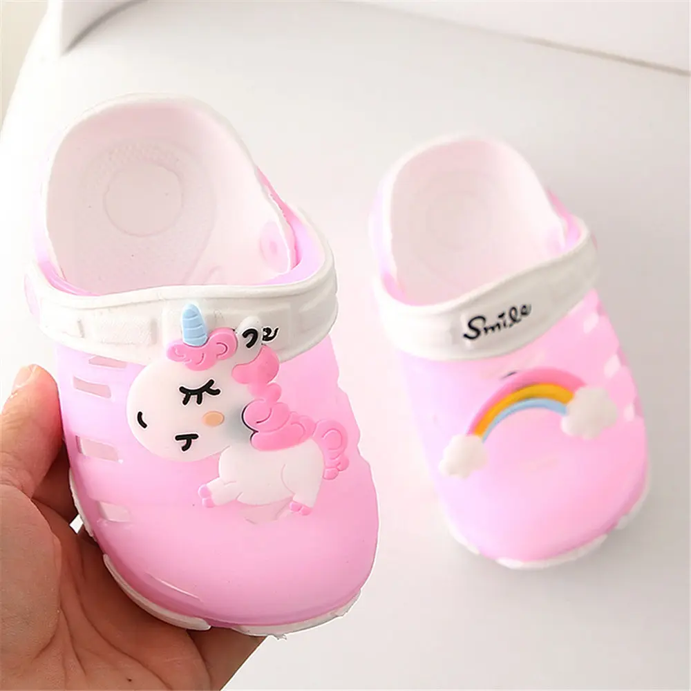 Летние детские тапочки; Милые Пляжные сандалии для маленьких мальчиков и девочек; Вьетнамки с единорогом; тапочки с отверстиями; обувь на плоской подошве для младенцев - Цвет: Pink