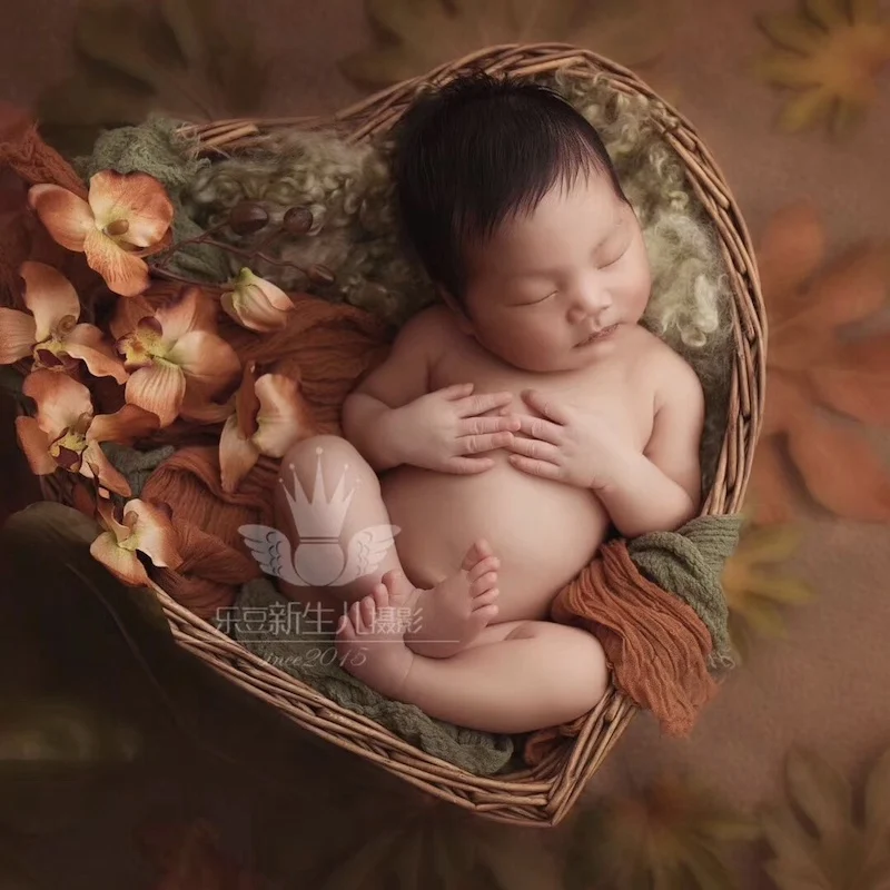 Handmade Rattan Basket Newborn Baby Photography Props Baby Boy Girl Valentine's Day Photo Shoot Studio posing Love Heart Basket