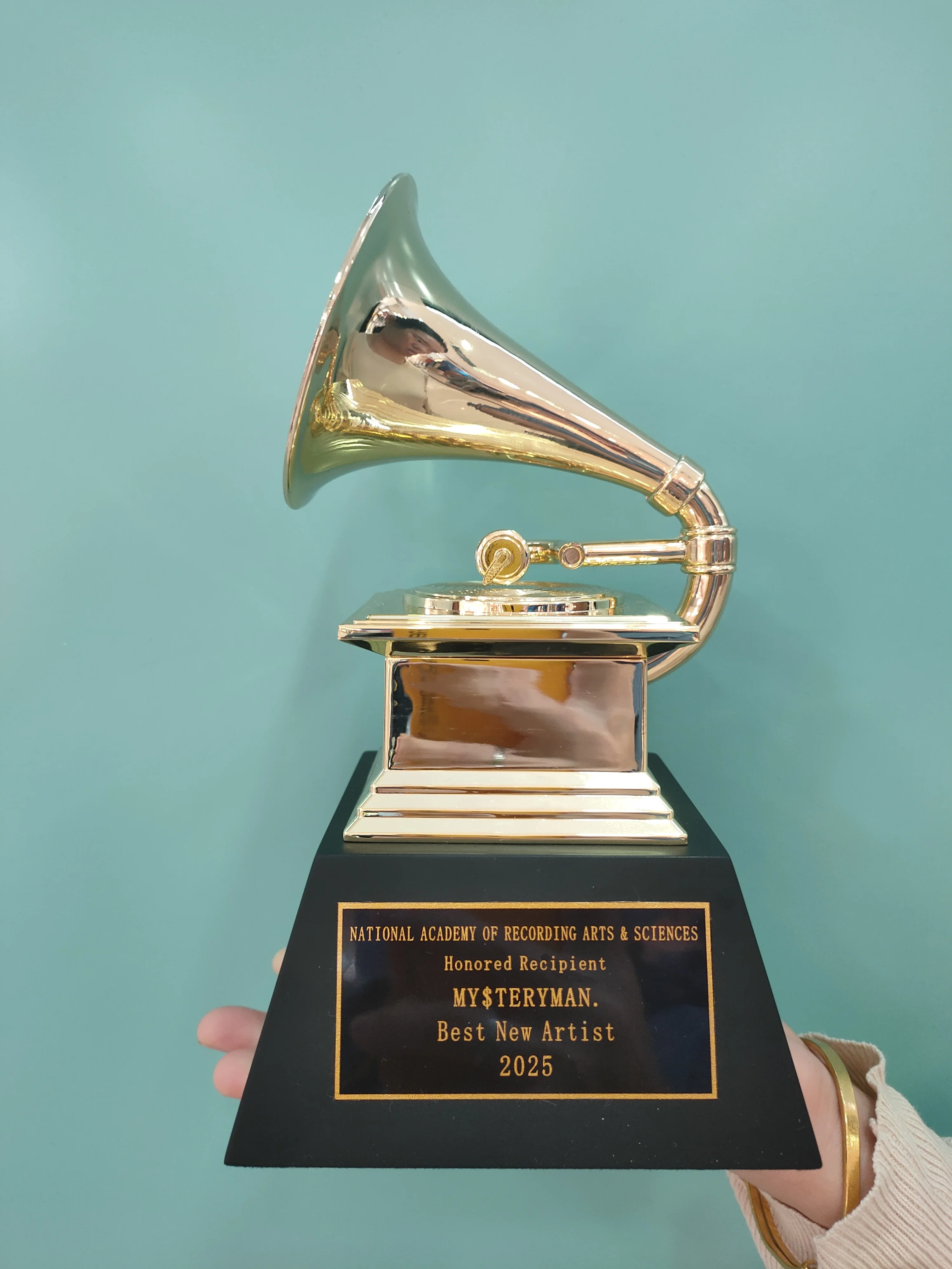 

THE GRAMMYS Awards Gramophone Metal Trophy by NARAS Nice Gift Souvenir Collections Free Lettering