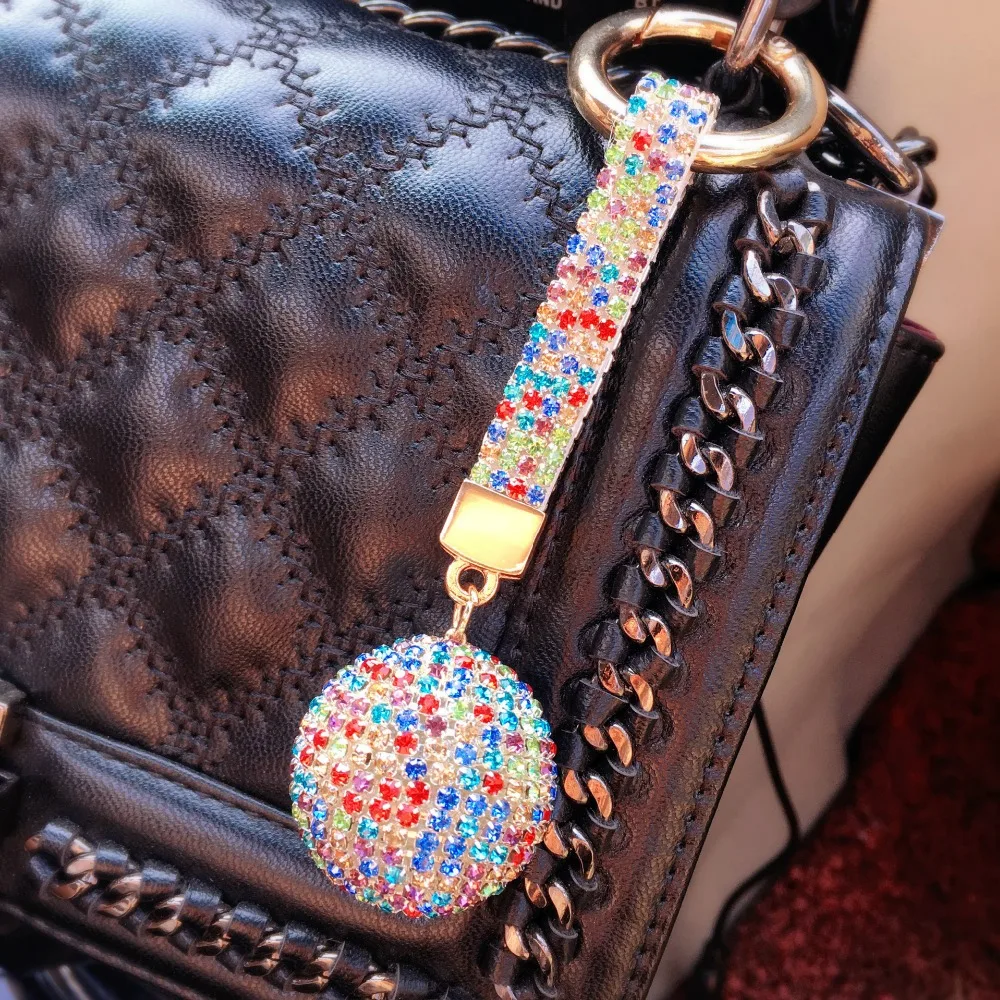 3105779625_1778625149