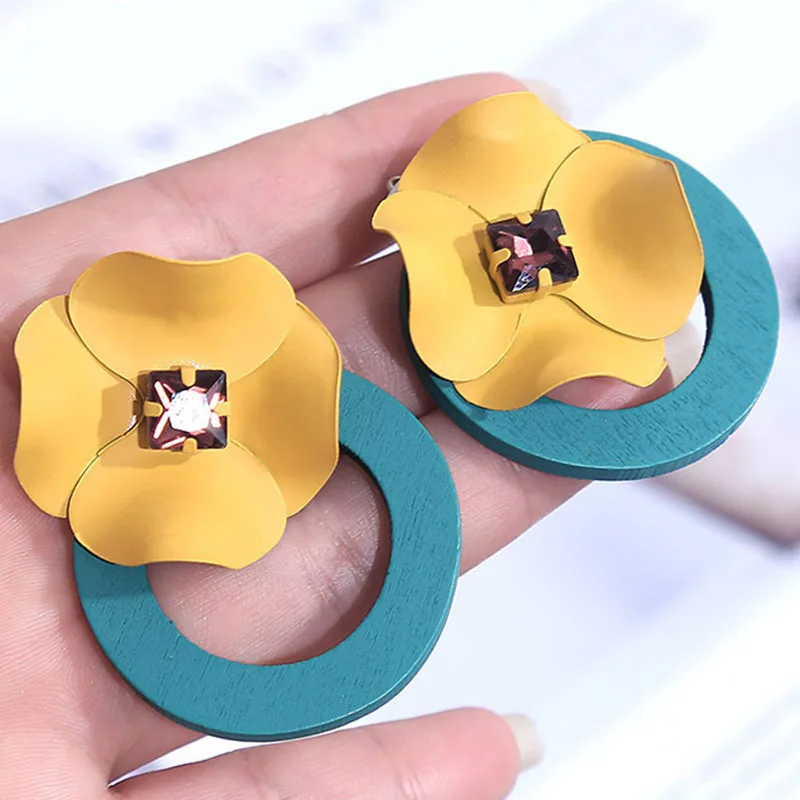 

Fashion Colorful Flower Womens Earring Dainty Alloy Floral Purple Small Metal Earrings For Ladies Girls Party Gifts Wholesale