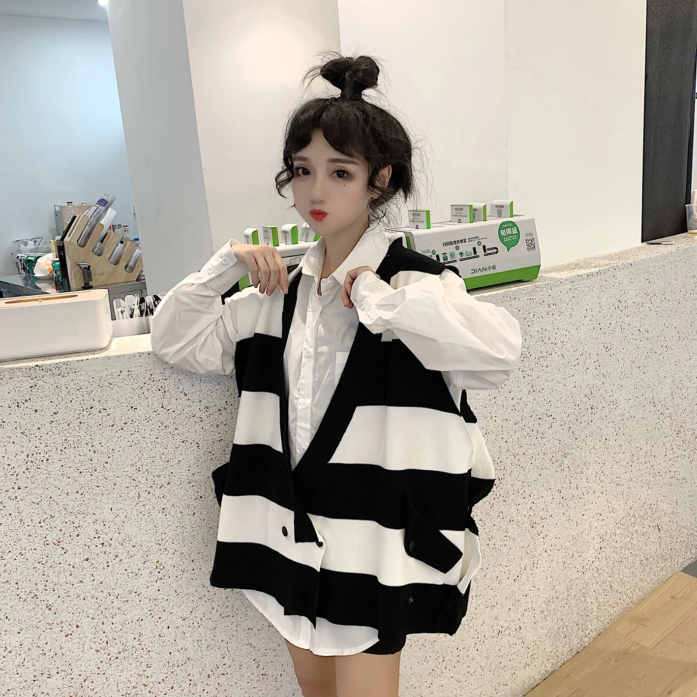 harajuku Lazy Weater Women Outside The Autumn and Winter Wear Black and White Striped Sweater Vest Add Thin White Women Shirts