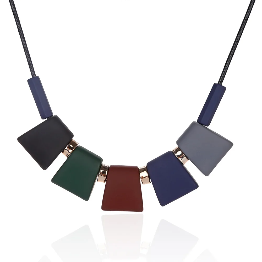 

2017 New Style Europe And America Cool Colored Geometry Block Necklace Versatile Vintage