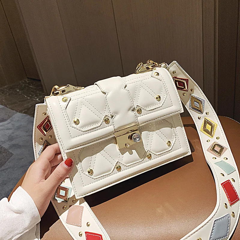 

Women's bags Girls small bag 2019 new Korean fashion Joker small square bag willow nail shoulder Messenger bag