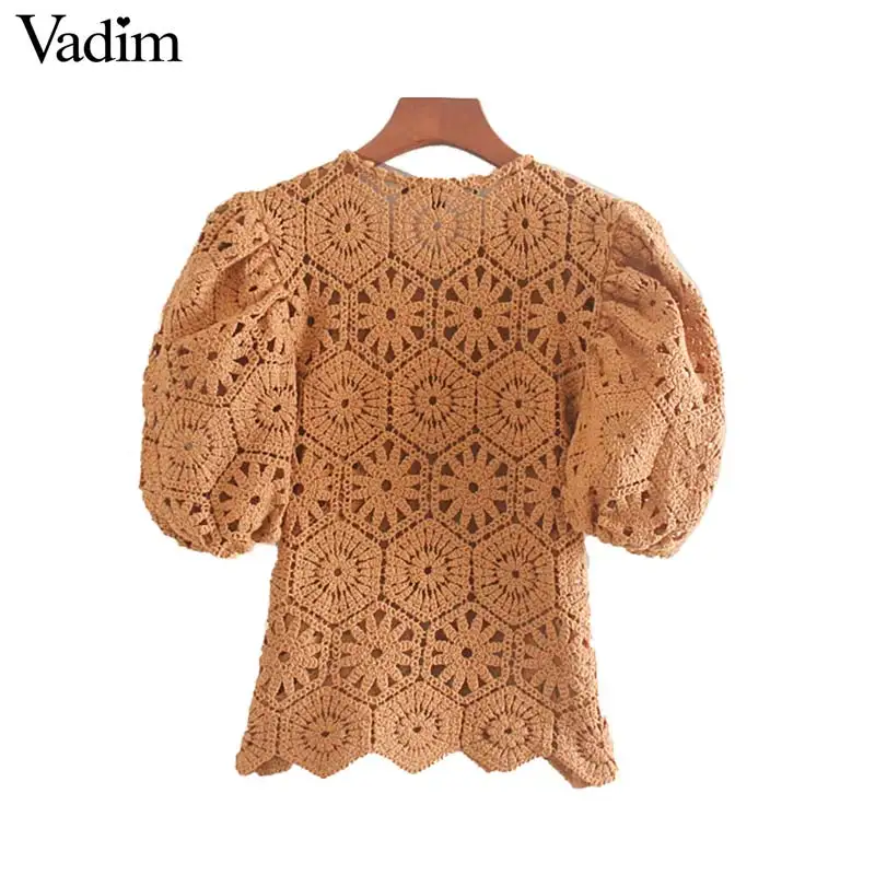 Vadim Женская мода выдалбливают вязанные блузки с коротким рукавом О-образным вырезом Блузка с перфорацией женские шикарные повседневные топы, блузы mujer DA612