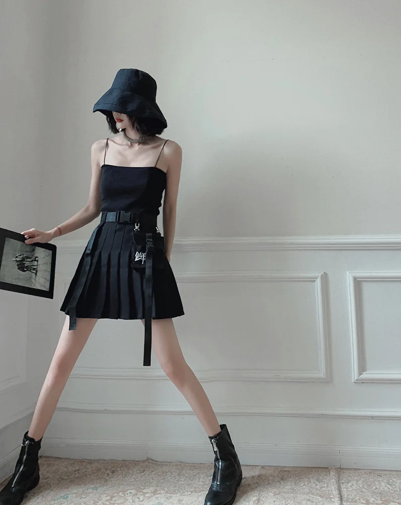 

2019 South Korea Summer INS Online Celebrity Dark Hong Kong Style Embroidered Belt Pleated A- line Short Skirt High Waist Skirt
