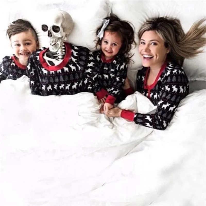 Семейный комплект рождественских пижам; рождественское ночное белье с капюшоном для женщин и мужчин; одежда для сна; коллекция года; Модный новогодний милый Пижамный набор