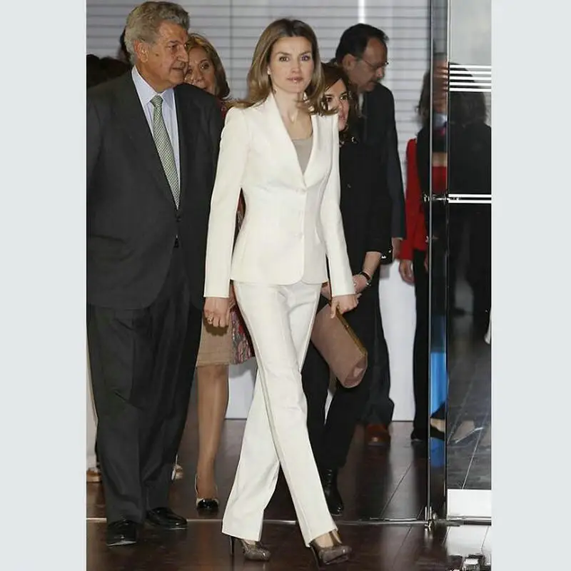 Custom-made-Fashion-Ivory-women-Tuxedos-suits-for-women-Peaked-Lapel-Three-button-women-suitsTwo-piece