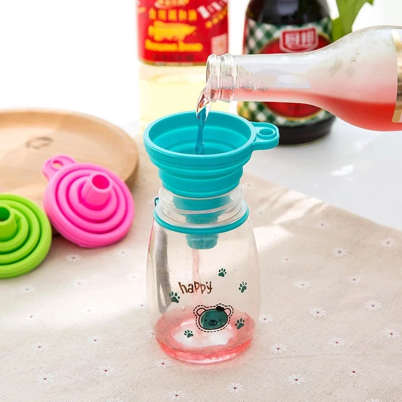Creative Foldable Funnel Silicone Funnel Folding Mini Portable Funnels Hung Household Oil Liquid Dispensing Kitchen Tools 70%