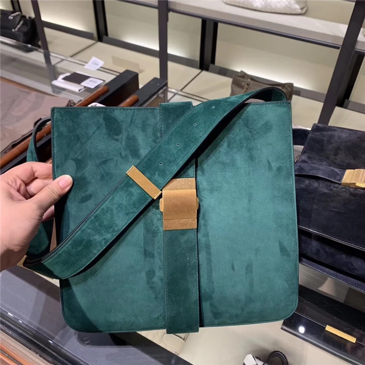 

2019 early autumn new leather bucket bag shoulder diagonal portable lock bucket bucket handbag luxury shopping bag