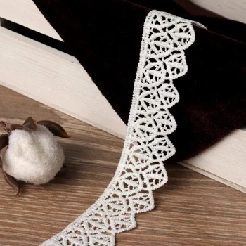 

Guipure lace, 30 mm × 9 ± 1 m, white