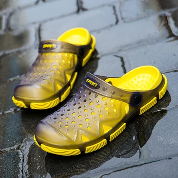 

2020 New Summer Croc Shoes Men Beach Sandals Crocks Hole Clogs For Men EVA Garden Shoes Yellow Designer Crocse chaussure homme