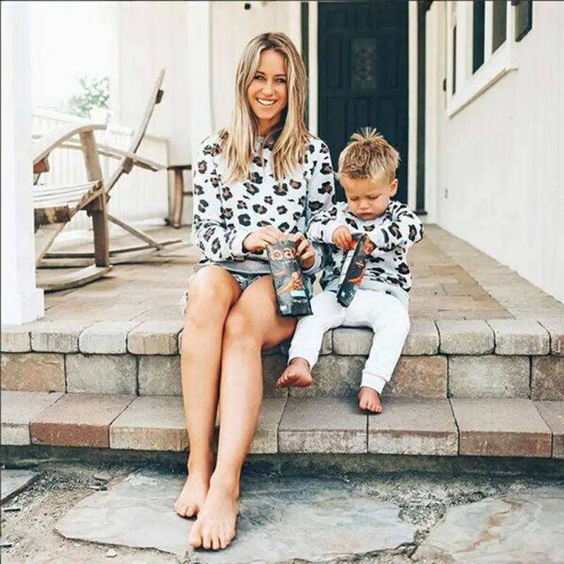 Женская толстовка с открытыми плечами семейный Леопардовый топ длинным рукавом