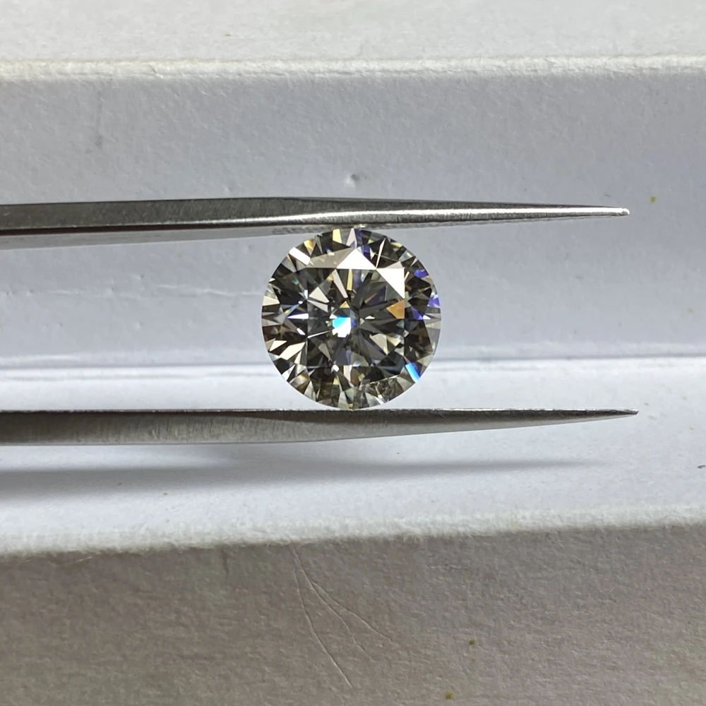Lab Creat loose moissanite 0.3 carat 4mm IJ color excellent Brilliant cut clarity VVS1 round shape Moissanite earring ring DIY Lab Creat loose moissanite 0.3 carat 4mm IJ color excellent Brilliant cut clarity VVS1 round shape Moissanite earring ring DIY