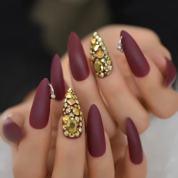 

Burgundy Matte Fake Nails Long Stiletto Designer Luxury Nail Horseshoe Ring Rivet Designed Gold Rhinestones Artificial Nails