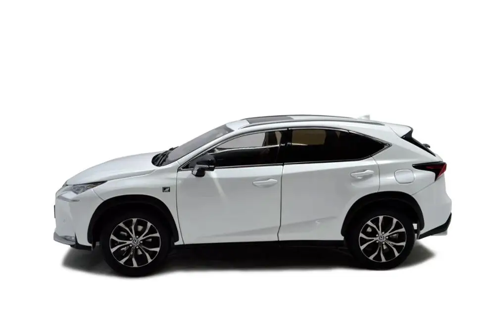 Модель Paudi 1/18 1:18 весы LEXUS NX 200t белый литой модельный автомобиль двери открыть