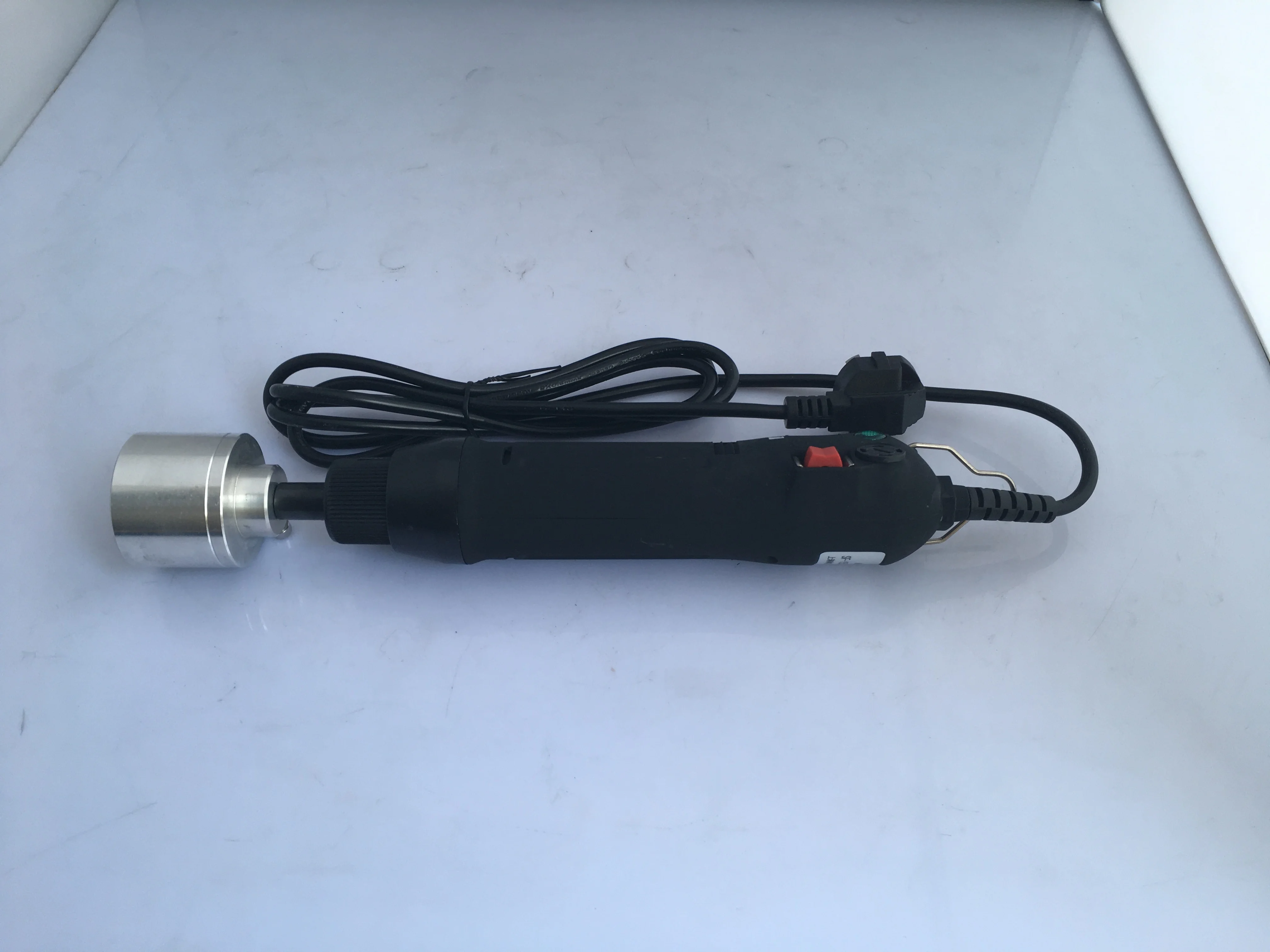 

SF-1550 Электрический ручной винт круглая крышка укупорка машины, простота в эксплуатации, машина для запечатывания бутылок