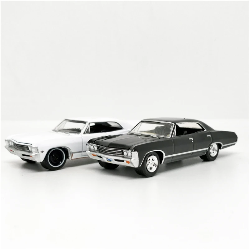 Зеленый светильник 1: 64 Chevrolet Impala Sport Sedan 1967 бутик сплава автомобиля игрушки для детей Детские игрушки модель оптом