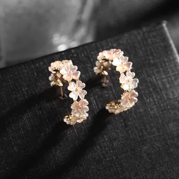 

li yu Ornament High Grade Sense Pearl Shell Flowers Ear Stud Circle Earrings South Korea Elegant Ear Stud Women