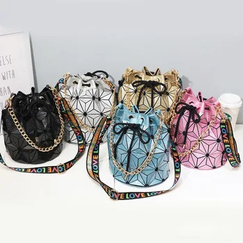 

2020 Fashion Chain Luxury Handbags Women Bags Designer Geometric Reflective Stripe Womens Shoulder Bag Crossbody Bucket XBC086