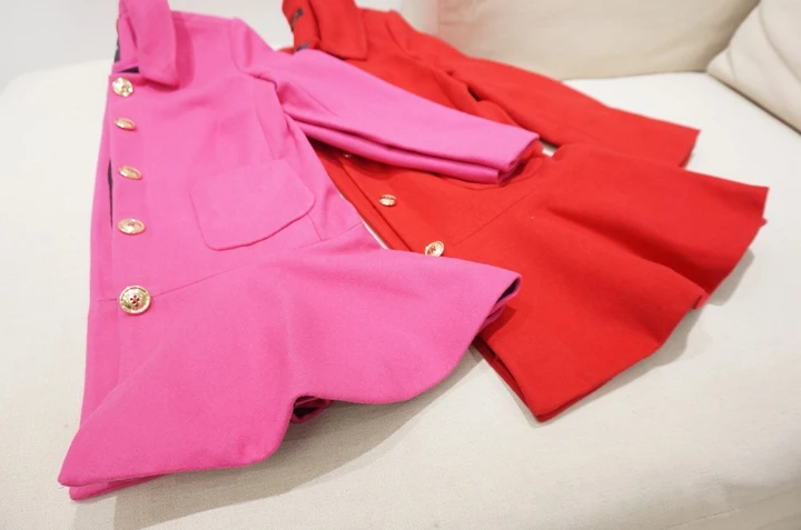 Стильное красное/фуксия шерстяное пальто милое ярко-розовое однобортное пальто с оборками стильное Тканое пальто-трапеция с золотыми пуговицами