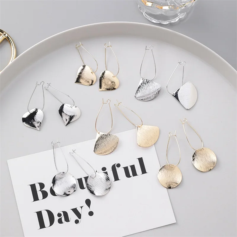 

2019 New Simple Metal Silver Metal Fan-shaped Round Geometric Earrings Fashion Metal Brushed Texture Bump Metal Ladies Earrings