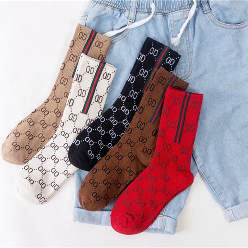 

2020 International Net Red Douyin Alphabet Men and Women Socks Fashion Trend Sports Skateboard Women's Socks Free shipping