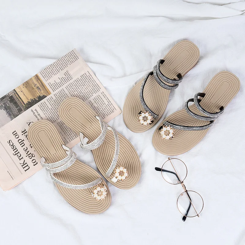 

2019 Summer New Style Vase with Pearl Flower Slipper Split Toe Flat Leisure Slippers Online Celebrity Celebrity Style Hipster Sl