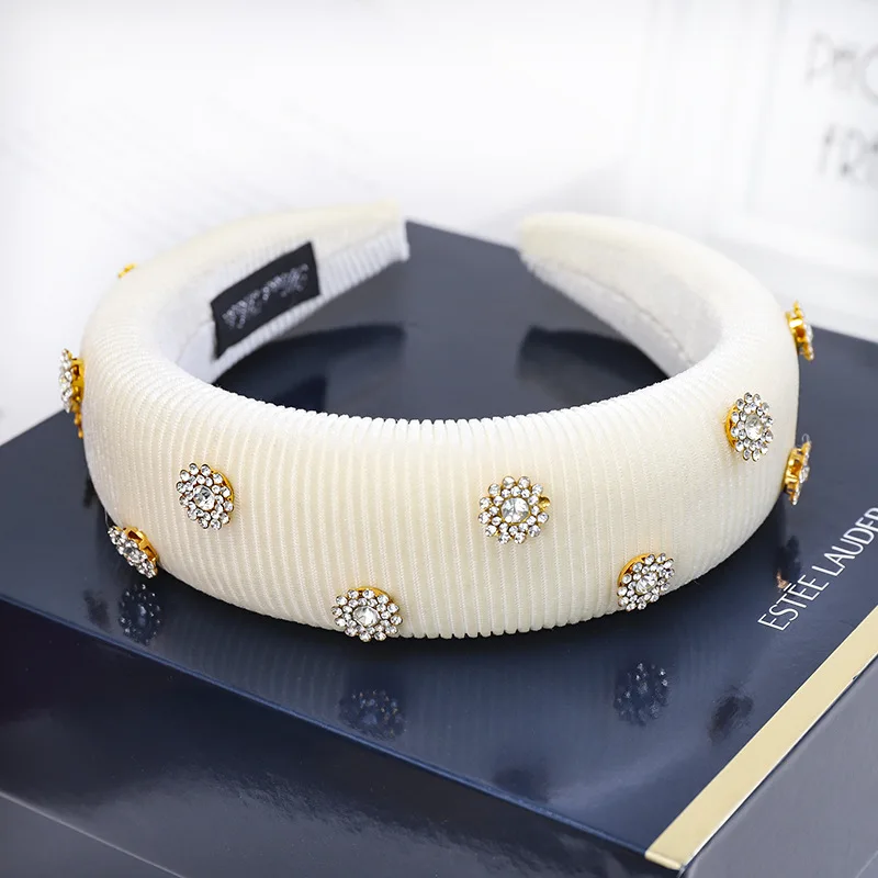 New Hair Accessories Velvet Rhinestone Women Hairband Crystal Flower Anti-slip Sponge Hair Hoop Fashion Headband Headwear - Цвет: Бежевый