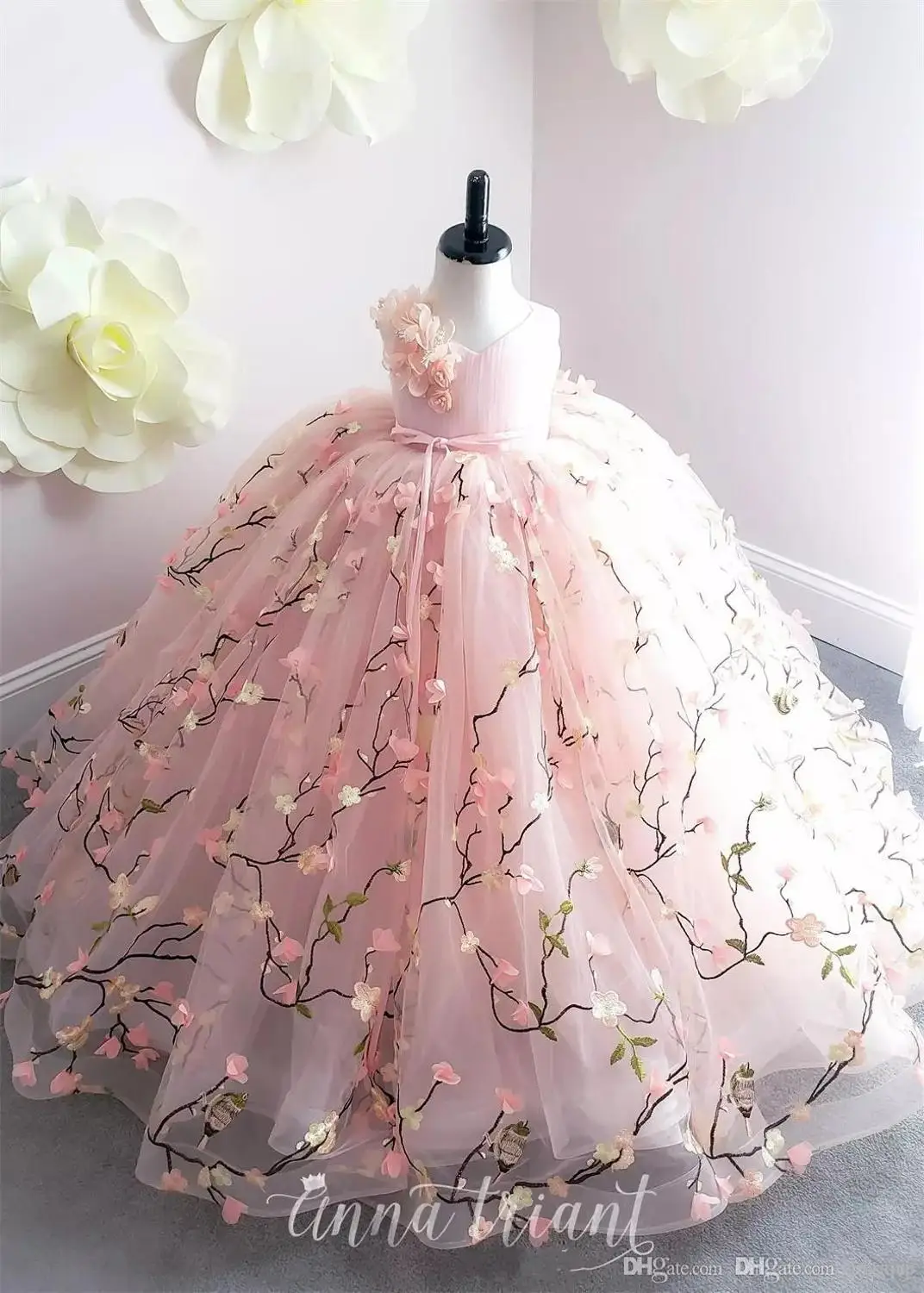 Розовое платье принцессы с цветочным узором для девочек; коллекция года; кружевное бальное платье с объемными цветочными аппликациями для маленьких девочек; праздничные платья на день рождения