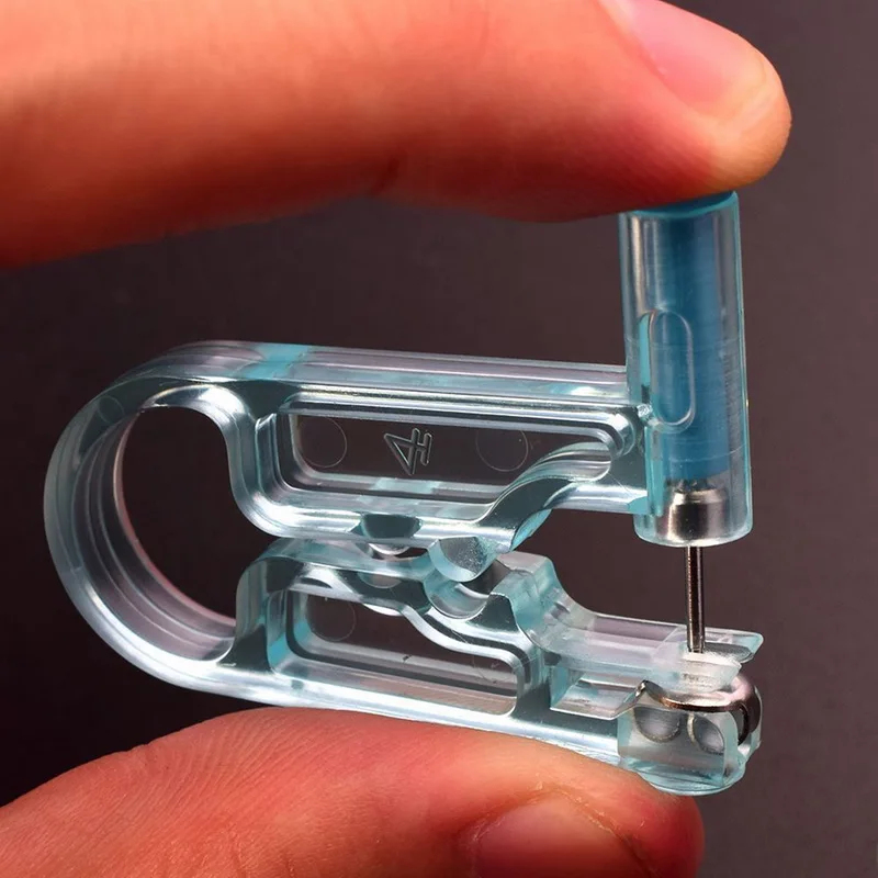 

New Disposable Sterile Ear Guns Riveter Guns Manual Piercing Ear Kit Safety Tool Include Stainless Steel Ear Studs & Alcohol