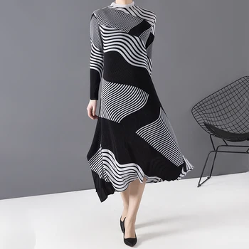 

LANMREM black white printting pleated dresses for famale stand collar elastic vent hem women's clothes high quality WJ258
