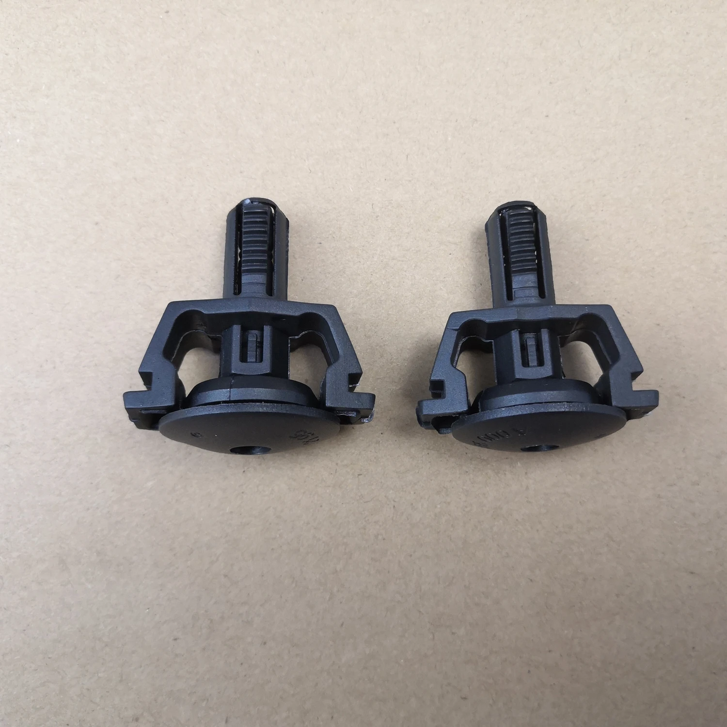 Radiator Mount Pins A0009912195 0009912195 Fit For Mercedes Benz W211 W212 W221 1695040114 A1695040114 car radiator bracket