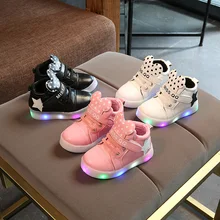 YiYePianZhou девочек светодиодный освещенные спортивная обувь осенние детские Мультяшные сапоги для девочек, мальчиков, детей, Повседневное блестящие звезды Мягкая обувь EU21-30