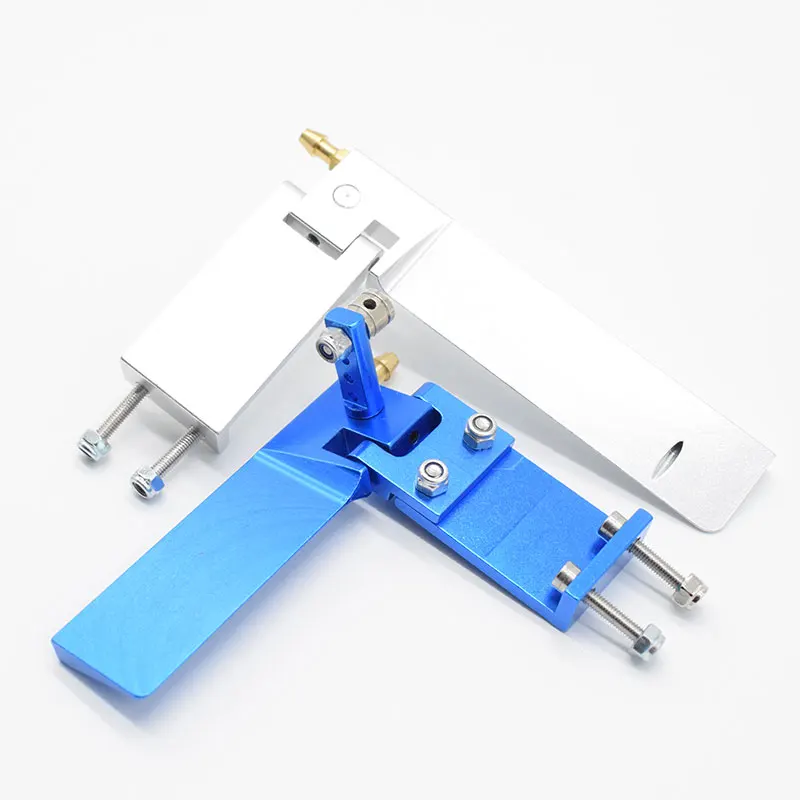Gouvernail d'eau aspiration pour bateau RC en aluminium, vue de côté montrant la forme profilée.