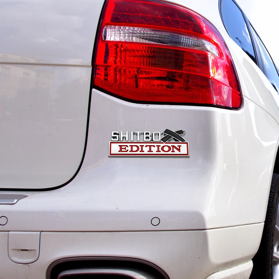 Autocollants De Voiture SHITBOX édition Emblèmes Camion Badge Extérieur 3D Badge Voiture Décalcomanie Plaque Signalétique Remplacement Pour Voiture Camions Universel Stic