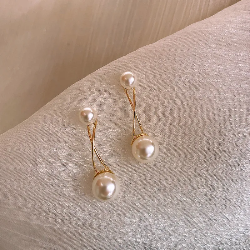 

2019 New Arrival Metal Trendy Geometric Women Dangle Earrings Elegant Retro Pearl Fashion Earrings Female Simple Jewelry