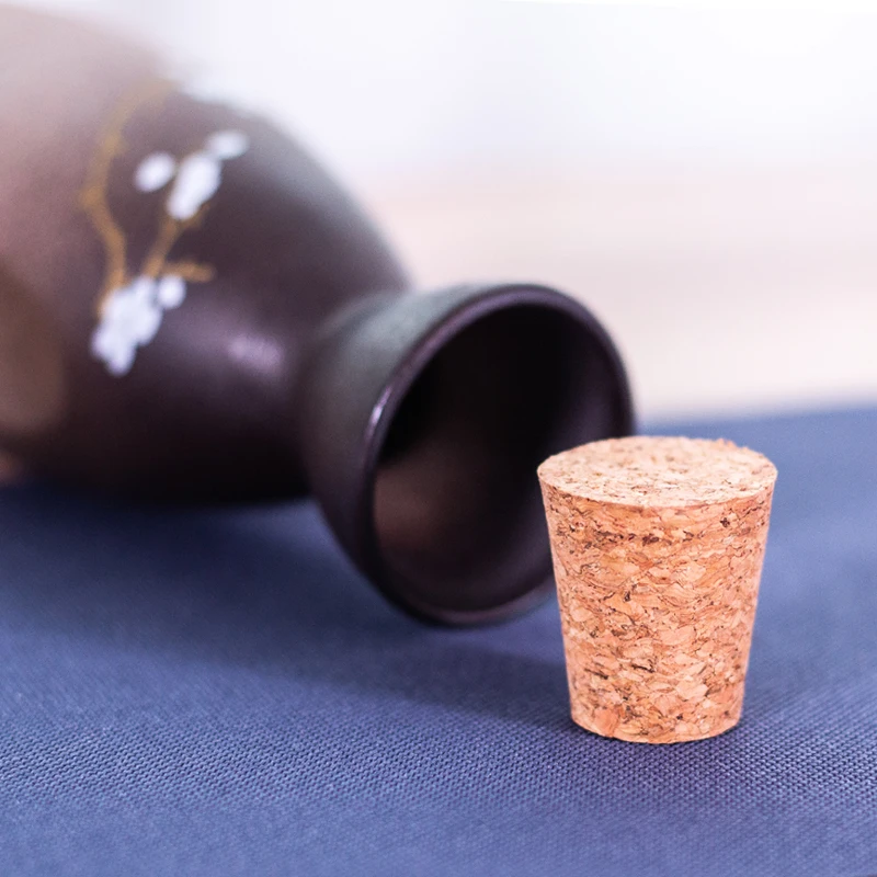 Title 18, Vintage seramik sake potası ve kase seti, Japon...