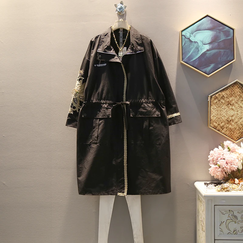 

[EWQ] 2019 Autumn New Pattern Lapel Long Sleeve Solid Patchwork Embroidery Pockets Drawing Safari Style Coat Women AH61506