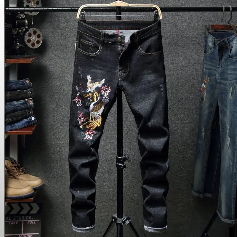 

The new han edition jeans men's fashion and personality embroidery flower popular logo hole retro beggar foot trousers