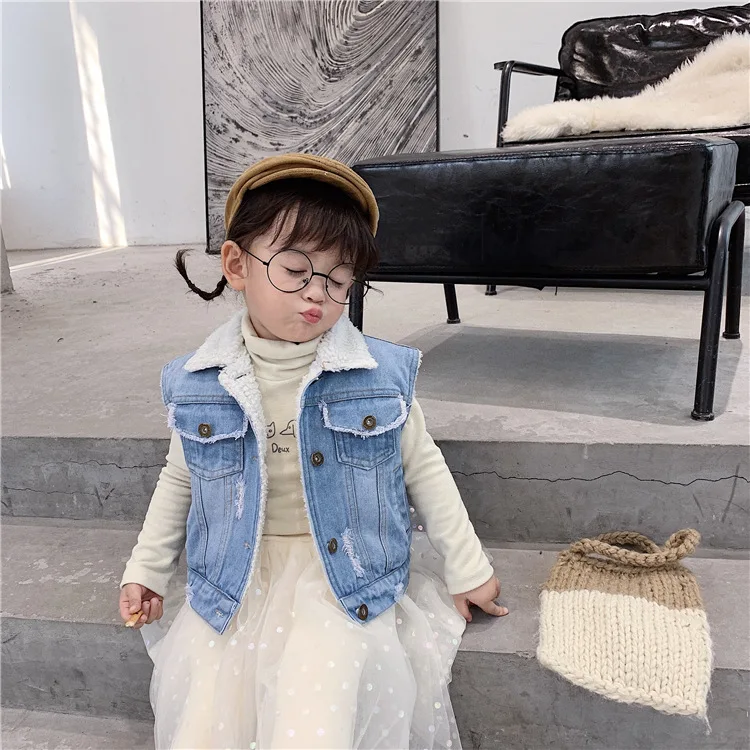 Жилеты для маленьких девочек 2, 3, 4, 5, 6 лет Новинка года, осенне-зимний Корейский детский свободный джинсовый жилет из овечьей кожи без рукавов теплый жилет для малышей