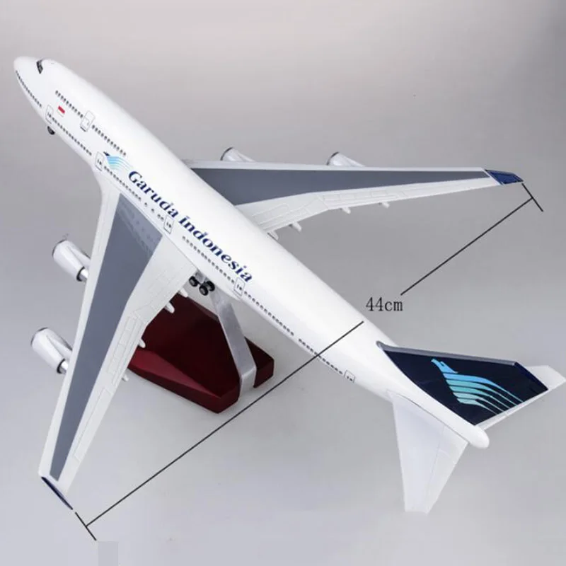 47 см, 1/150 масштаб, роскошная модель самолета Boeing B747, Garuda, индонезийский самолет, игрушечный светильник с колесами, самолет из полимерного пластика