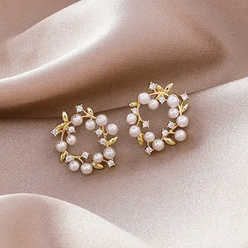 

Ice River Charm Women Studs Earrings Irregular Imitation Pearls Flower Gold Color Delicate Earring Female Fashion Jewelry 1Pair