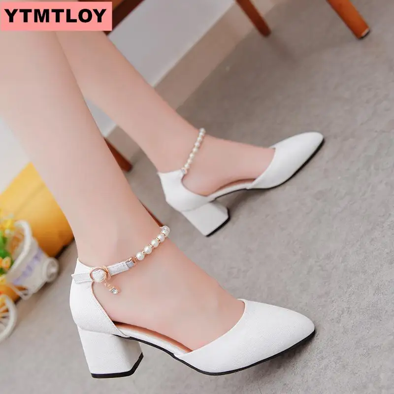 Sandalias con cuentas poco profundas para mujer, zapatos calados gruesos con cuentas, talla grande, versión coreana de verano, 2019